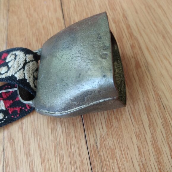 Vintage Austria Cow Bell Souvenir Cowbell with Embroidered Woven Strap Edelweiss - Picture 4 of 15